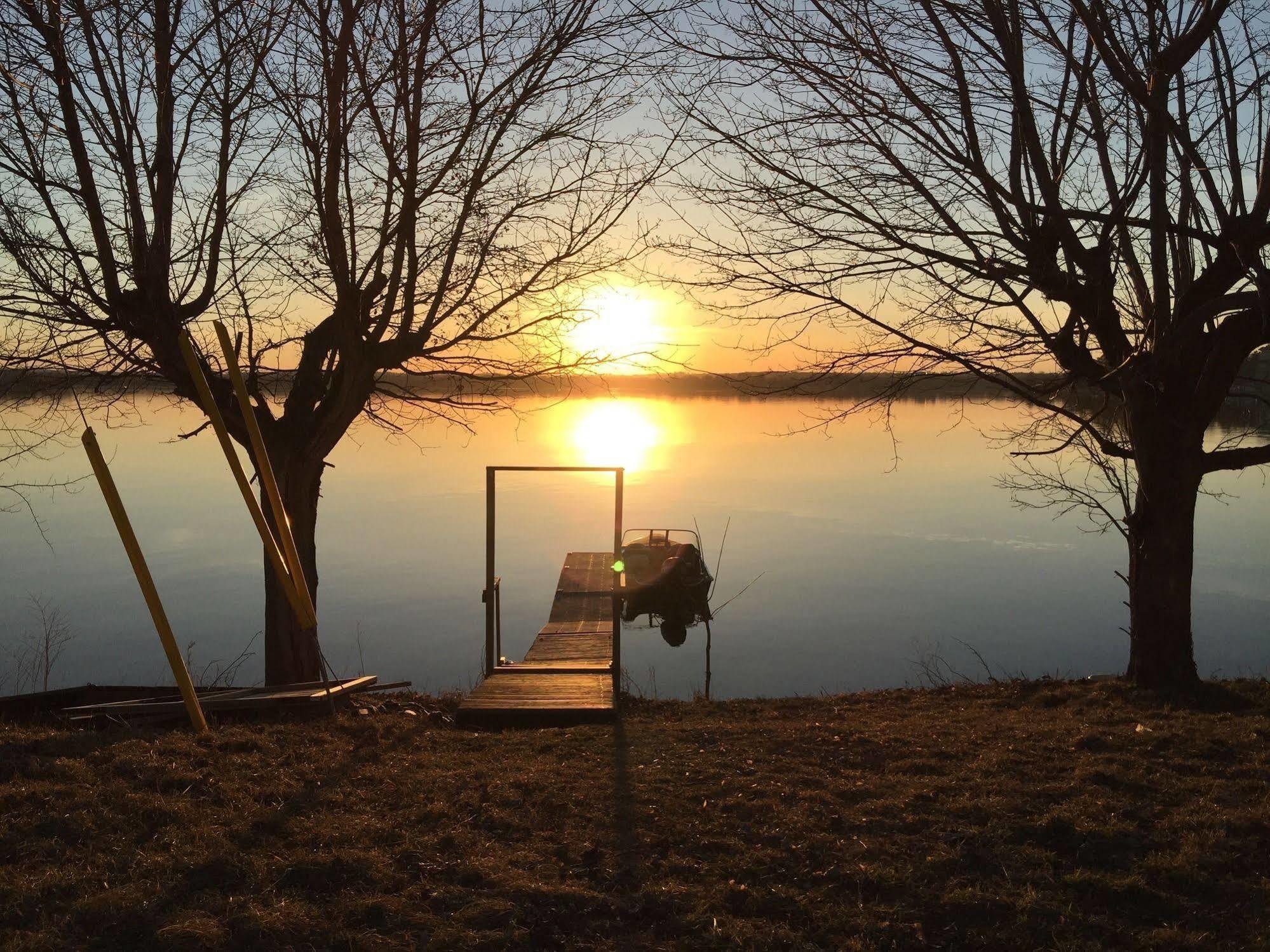 Lakeside Inn Orillia Εξωτερικό φωτογραφία